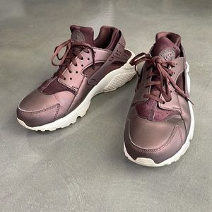 SOLD Nike Huarache Sneakers in Burgundy